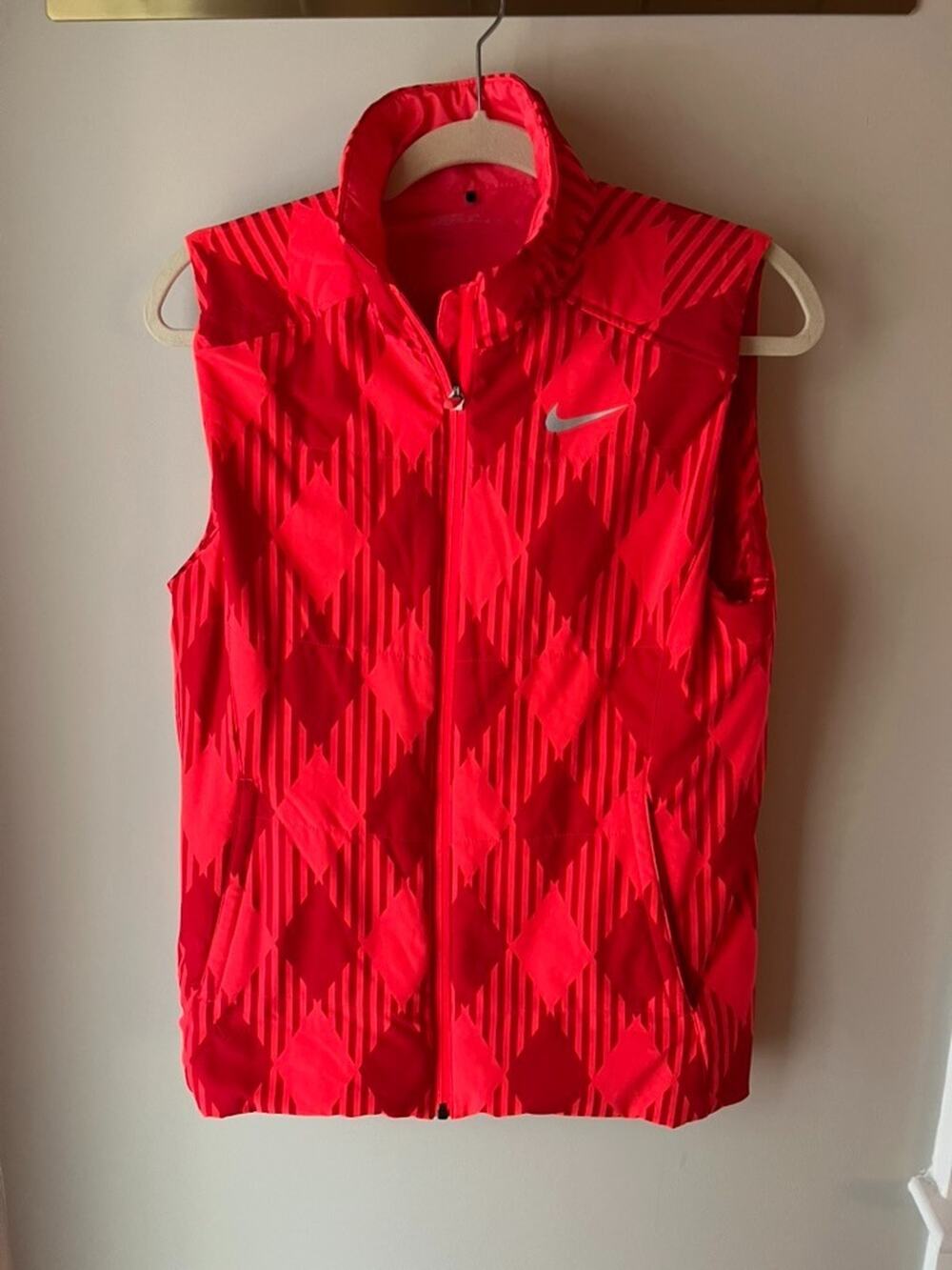 Nike Golf Womens M Red Coral Argyle Print Puffer Full Zip Vest